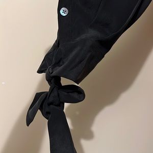 EQUIPMENT femme Silk Blouse long sleeve with gorgeous details and tye neck